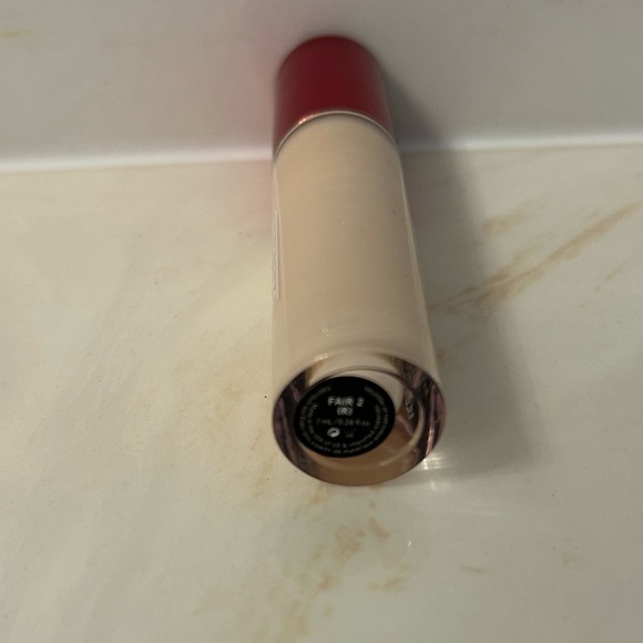 ONE/SIZE Liquid Concealer - Picture 2 of 4
